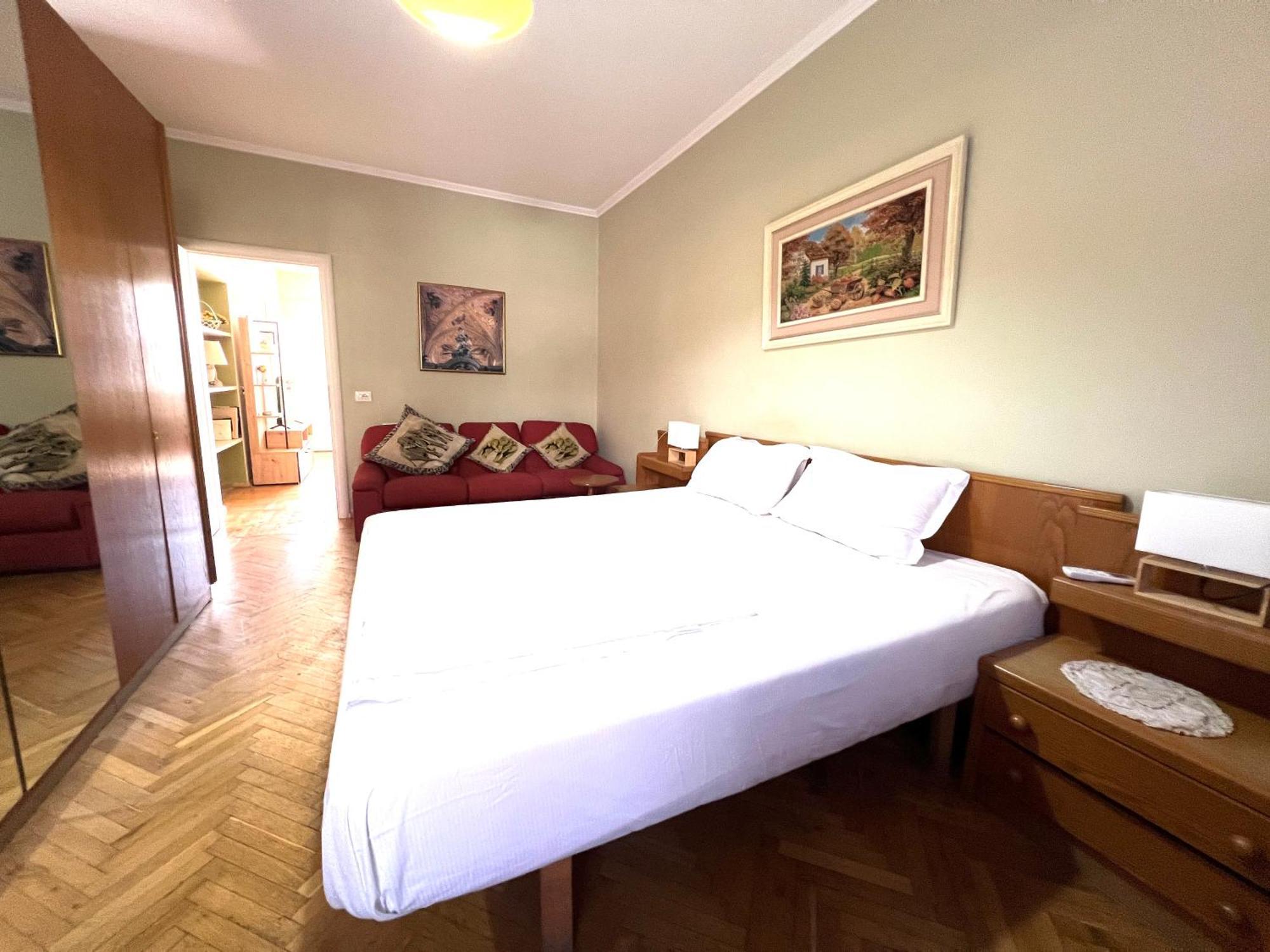Vintage Apartment In Center Tirana Exterior photo