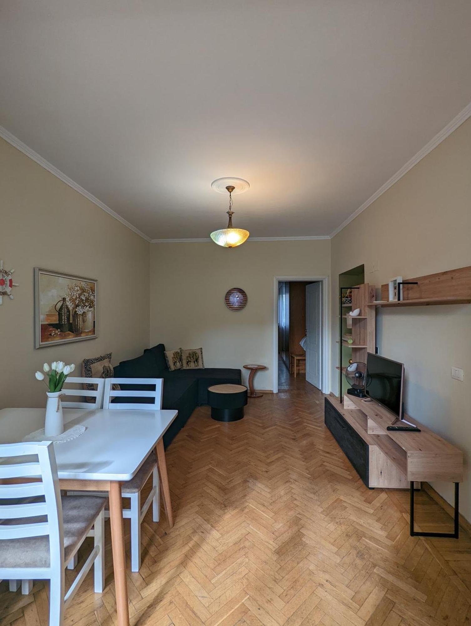 Vintage Apartment In Center Tirana Exterior photo